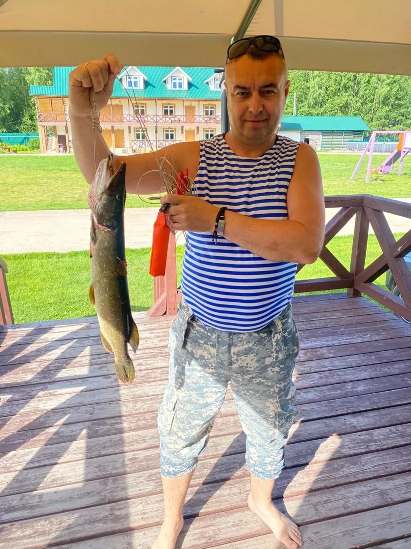 Гость с уловом на базе