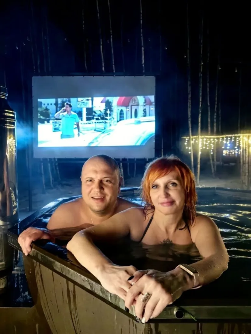 Гости в чане у экрана