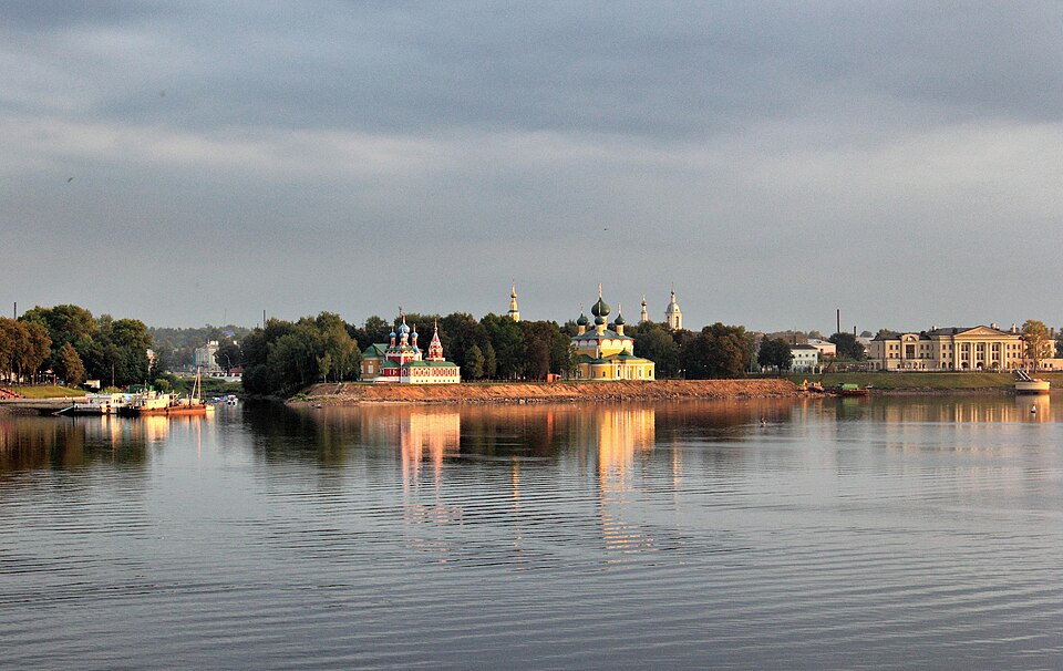 Угличский кремль с Волги